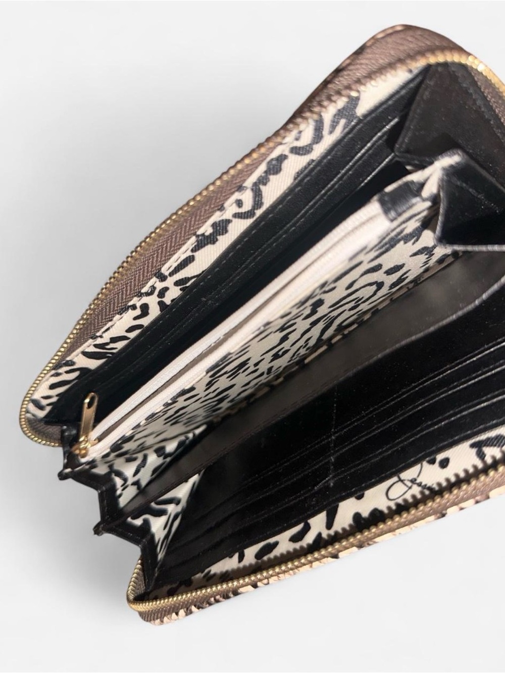 Jessica Simpson Beige and Black Snake-Print Wallet - Picture 3 of 7